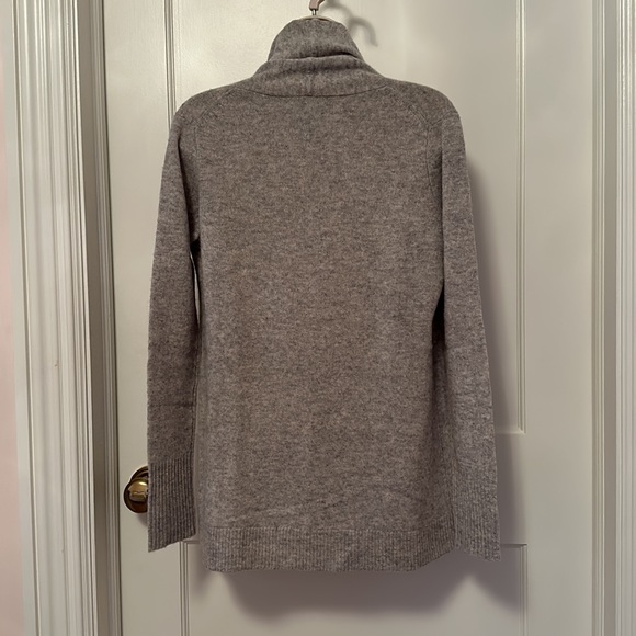 TAHARI CASHMERE SWEATER OATMEAL - Picture 2 of 5